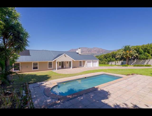 5 BEDROOM PROPERTY TO RENT IN CONSTANTIA